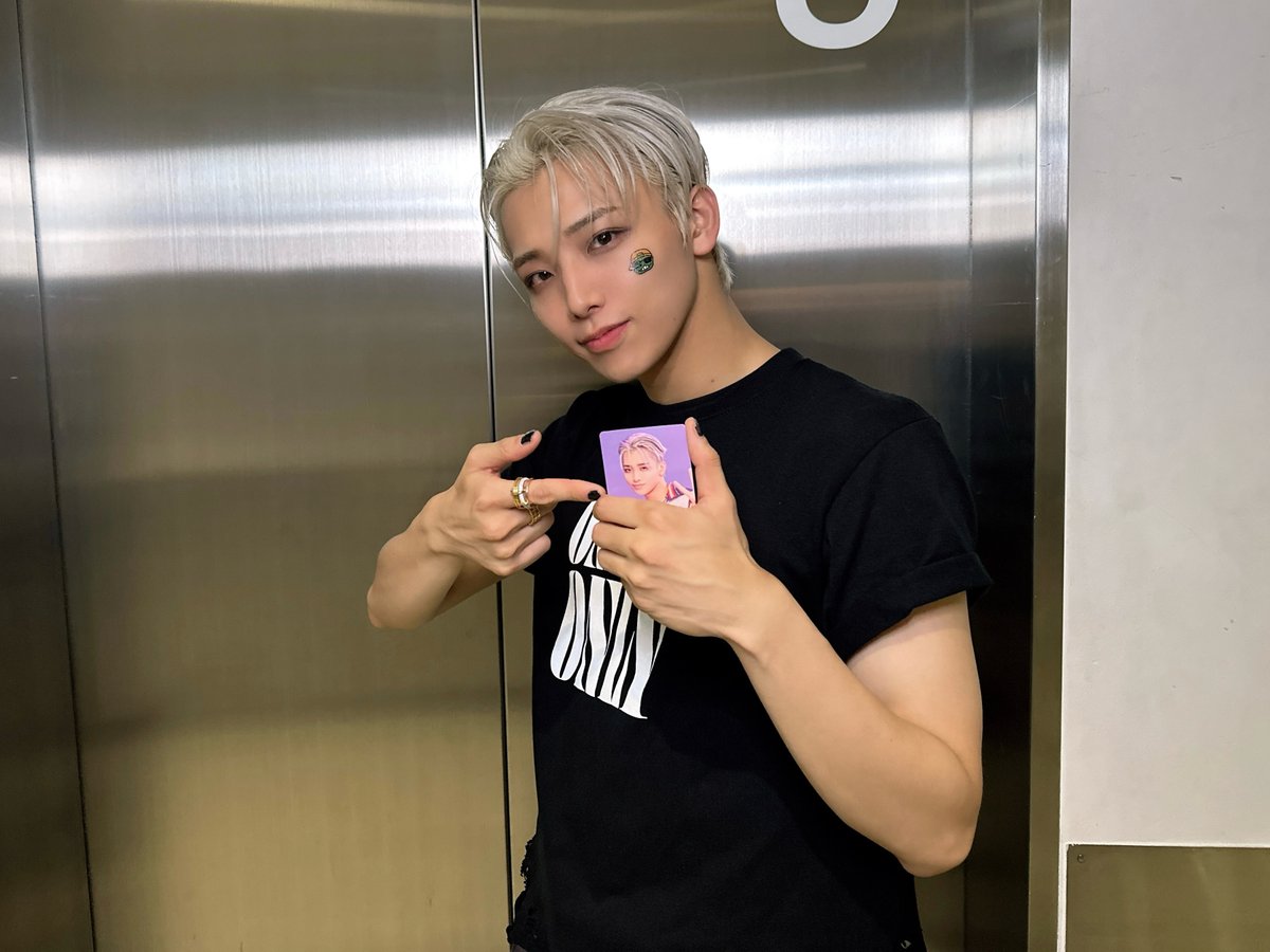 onenonly_tokyo's tweet photo. ／
LIVE TOUR 2025『#LUMINA』東京公演 DAY2
＼

東京公演2日目☀️晴れました！！！

Bluetoothで繋がっている #SWAG の皆さま、本日もたくさん交信していきましょう📡

#ワンエンライブ #SWAG #ワンエン #ONENONLY 

ライブ会場で「AMAZONIA」をご予約した方にメッセージ入りトレカをプレゼントしています🤙

ぜひチェックしてね！のHAYATOです！