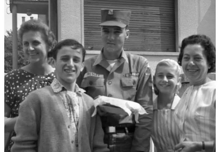 Elvis with fans 1959 Bad Nauheim.