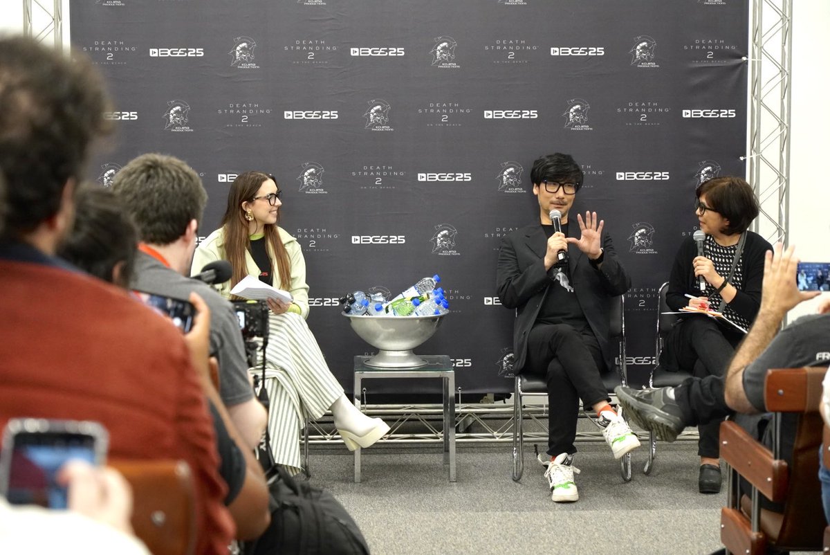 HIDEO_KOJIMA_EN's tweet image. With AnaXisdê