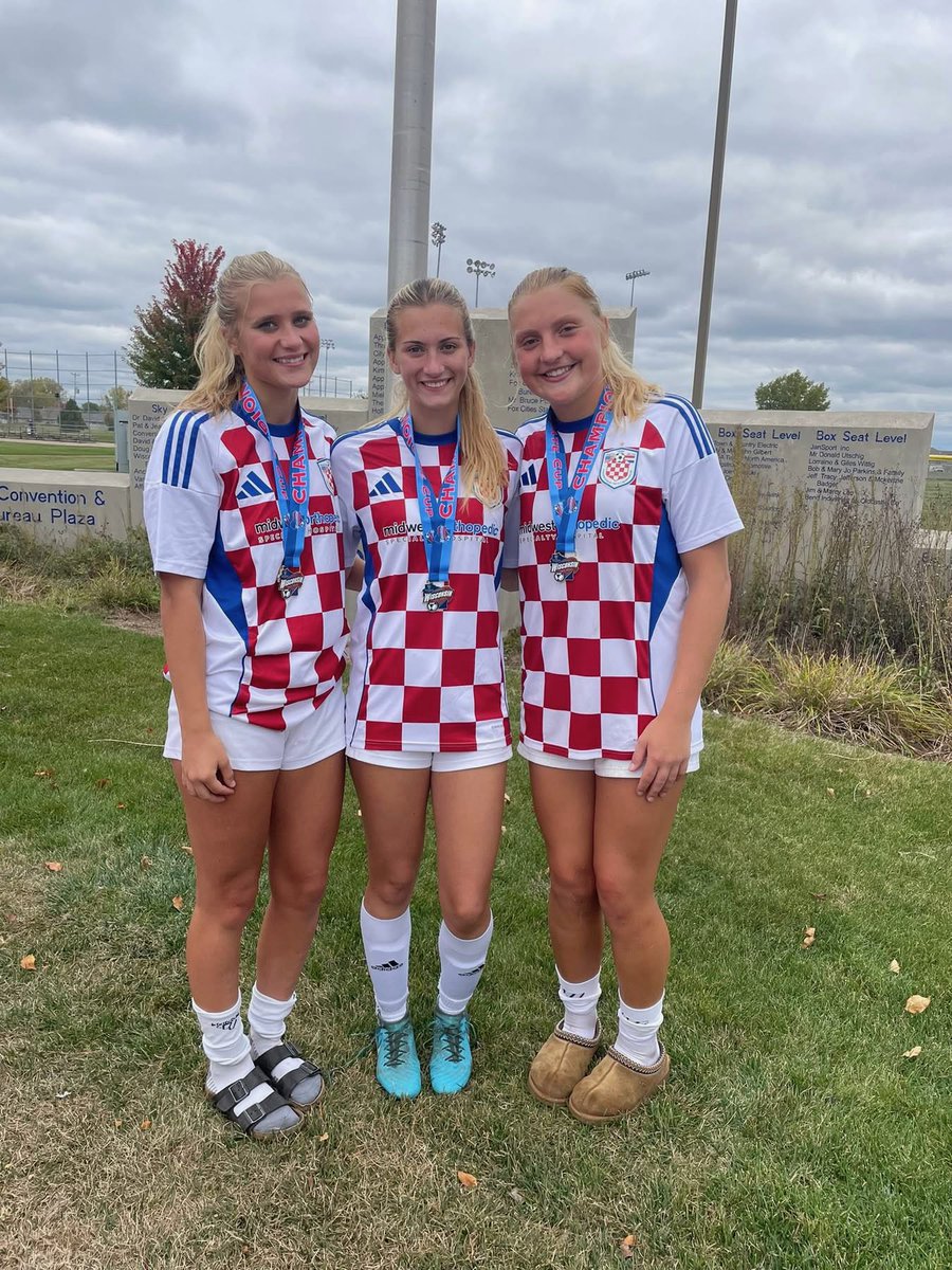 JuliaMcRae55's tweet photo. State cup champs!! So blessed for this team! @WIYouthSoccer https://t.co/ErWcTkHZOz