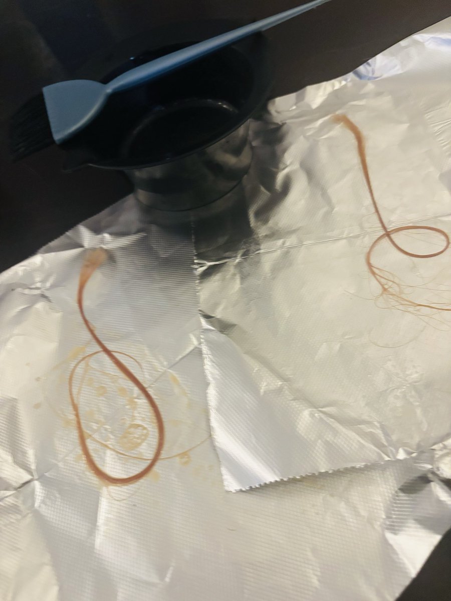 SashiCathlene's tweet image. Spending my Saturday night doing science experiments 🧪 💅🏻🫶😘