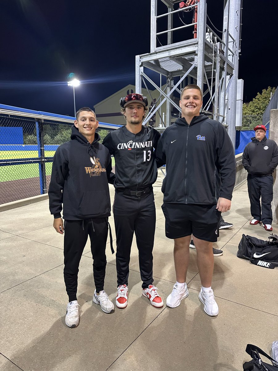 Seen two dawgs tonight 🐶 <a href="/TurkShep/">Shep Turk</a> <a href="/KoskoLuke/">luke_kosko_</a>