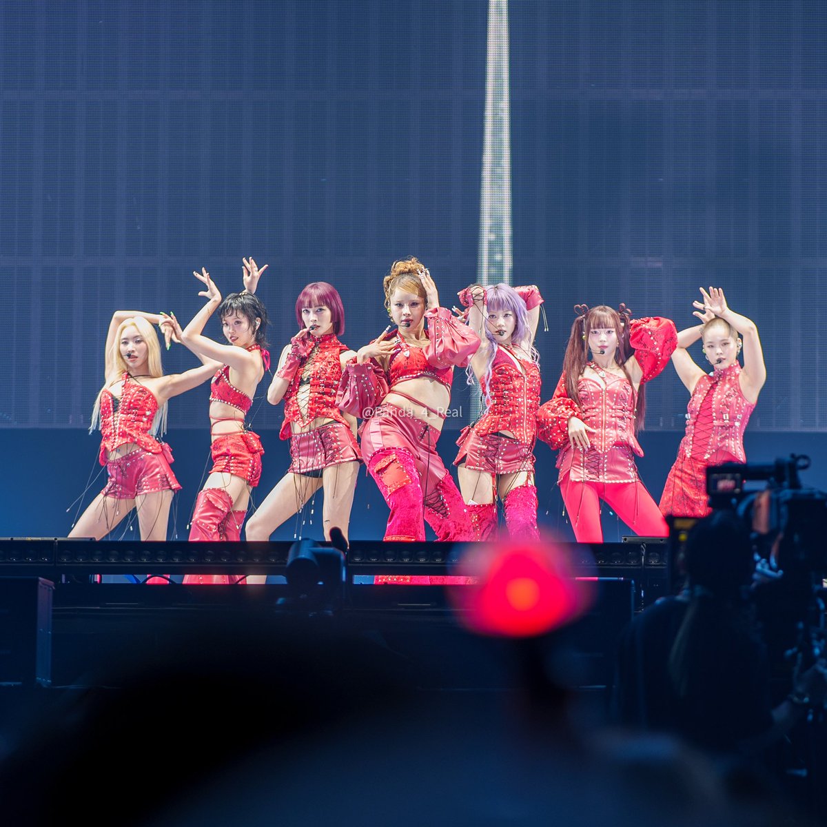 Panda_4_Rea1's tweet image. #XG #XGALX #XG_Xfes2025 #XG_CocaColaXFes2025 #XG_XFes_2025 
Photo for GALA on Day 1 🩶💛💜🩵🧡❤️💚