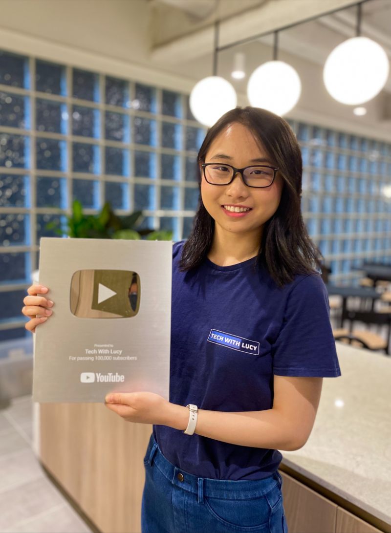 TechWithLucy's tweet image. 3 years ago, I quit my job at AWS.

Today, I make 5x my tech salary 😳

Here's now I "made it" as a YouTuber...