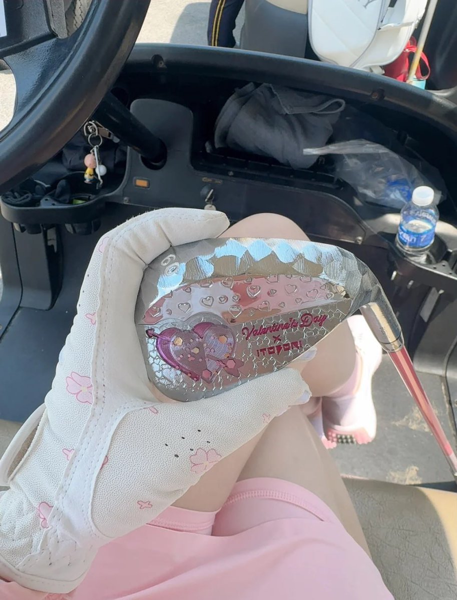 AnN0y1ngCuNt's tweet image. Enjoying my spare time on the greens—there&apos;s nothing quite like a round of golf to unwind and recharge!  #GolfLife #SpareTime #TeeTime #GolfAddict #OutdoorActivity #ChasePar #GolfingGoals #RelaxAndPlay #SportsLifestyle #GolfAdventure