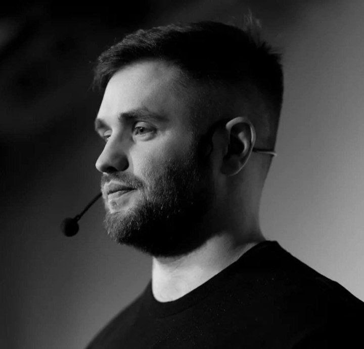 Selimbadsha7's tweet image. 🇺🇦 Ukrainian crypto influencer reportedly took his own life after heavy losses during the recent market crash. 💔

A painful reminder:
💡 Only invest what you can afford to lose.

#Crypto #MarketCrash #InvestWisely