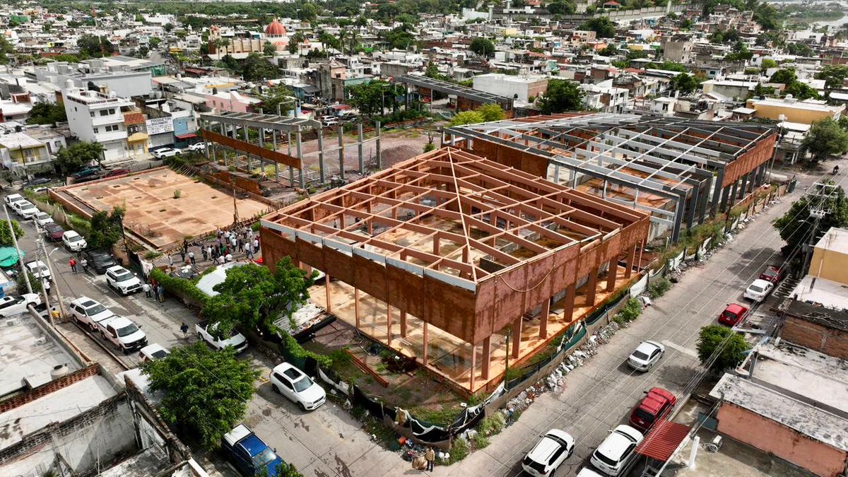 Hoy nos comprometimos con el pueblo de Mazatlán a dar solución al Centro Deportivo “Marco Verde”. 

Recorrimos sus espacios, escuchamos sus necesidades y pusimos en marcha las primeras acciones para que muy pronto niñas, niños, jóvenes y familias puedan disfrutar de un espacio