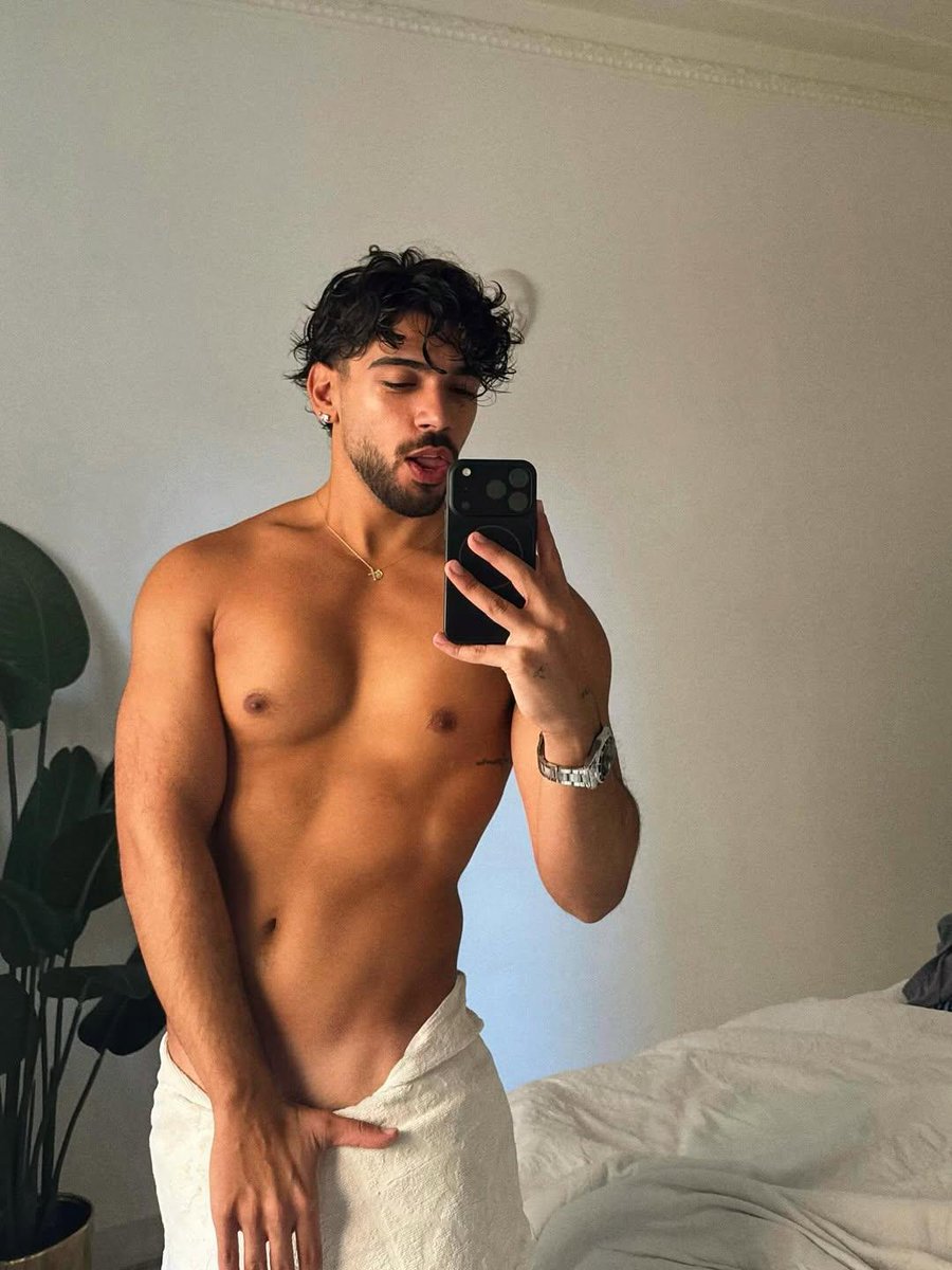 ⁦𝑹𝒐𝓃𝒾 ‹ 🇱🇧  tweet media