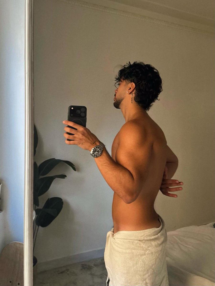 ⁦𝑹𝒐𝓃𝒾 ‹ 🇱🇧  tweet media