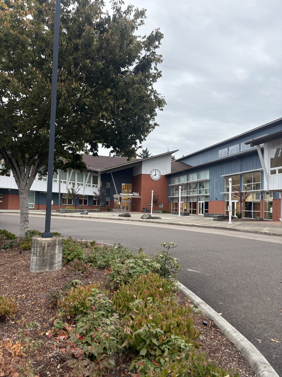 Jess_hannigan's tweet image. Had an amazing time coaching the incredible behavior team leaders at Spanaway Middle School from the Bethel School District in Washington!
 #behaviorsolutions @SolutionTree @JohnHannigan75