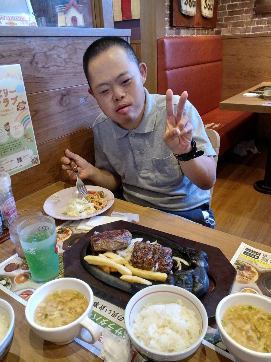 olive_care's tweet image. グループホーム#おりーぶ堀池　食事会は「ブロンコビリー」でステーキ🥩食べたよ😋みなさん満足😋満足
#食事会
#ブロンコビリー　
#障がい者グループホーム
#ショートステイ
#見学体験受付中
#男女空室あり