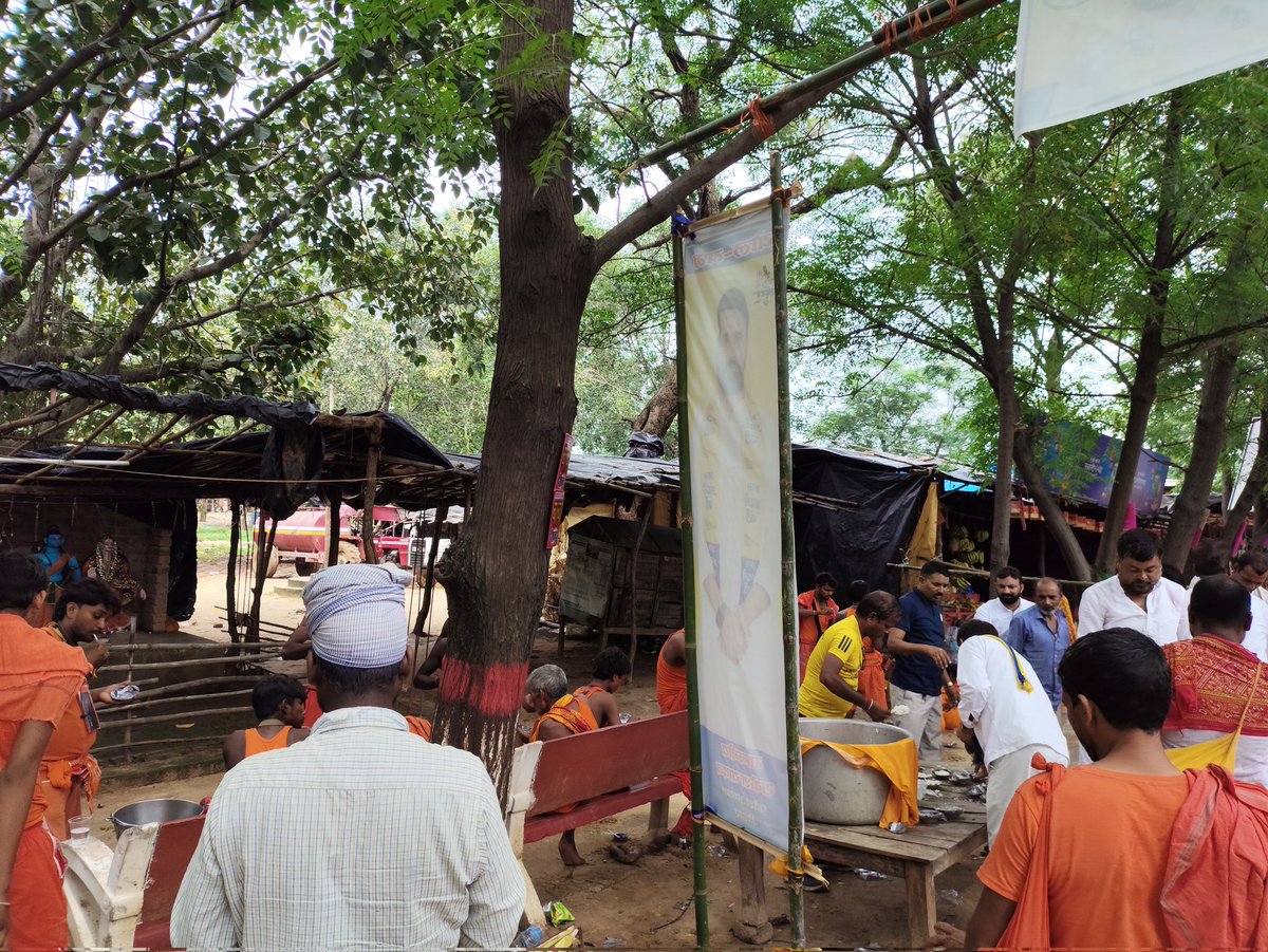 आज कल देश की राजनीति 
 कभी ट्रम्प को गाली दो, कभी चापलूसी करो 
- कभी चीन को दुश्मन कहो, कभी दोस्त कहो 
- शाहरुख का मज़ाक बनाओ, उसको राष्ट्रीय पुरस्कार दे दिया दीपिका पादुकोण को बदनाम किया , उसको सरकार का एम्बेसडर बना दिया 
- तालिबान को आतंकवादी बताया ।