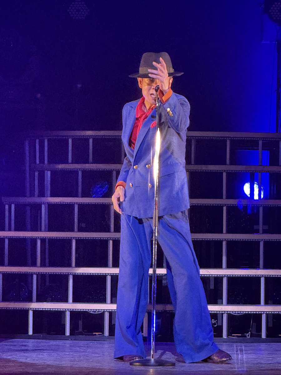 XtZ76qHJcRBM3sw's tweet photo. 「田原俊彦」のコンサートに行って来ました‼️
６４歳にしてアイドル時代と変わらない、マイケル並みのキレッキレのパフォーマンス‼️
長時間、踊りっぱなしの体力‼️
仮面ライダーの腹筋‼️ファンサービス‼️
「すごい努力なんだろうなぁ〜」と
魅せるプロ意識を感じました💕
#田原俊彦 https://t.co/vNufrRxwPF