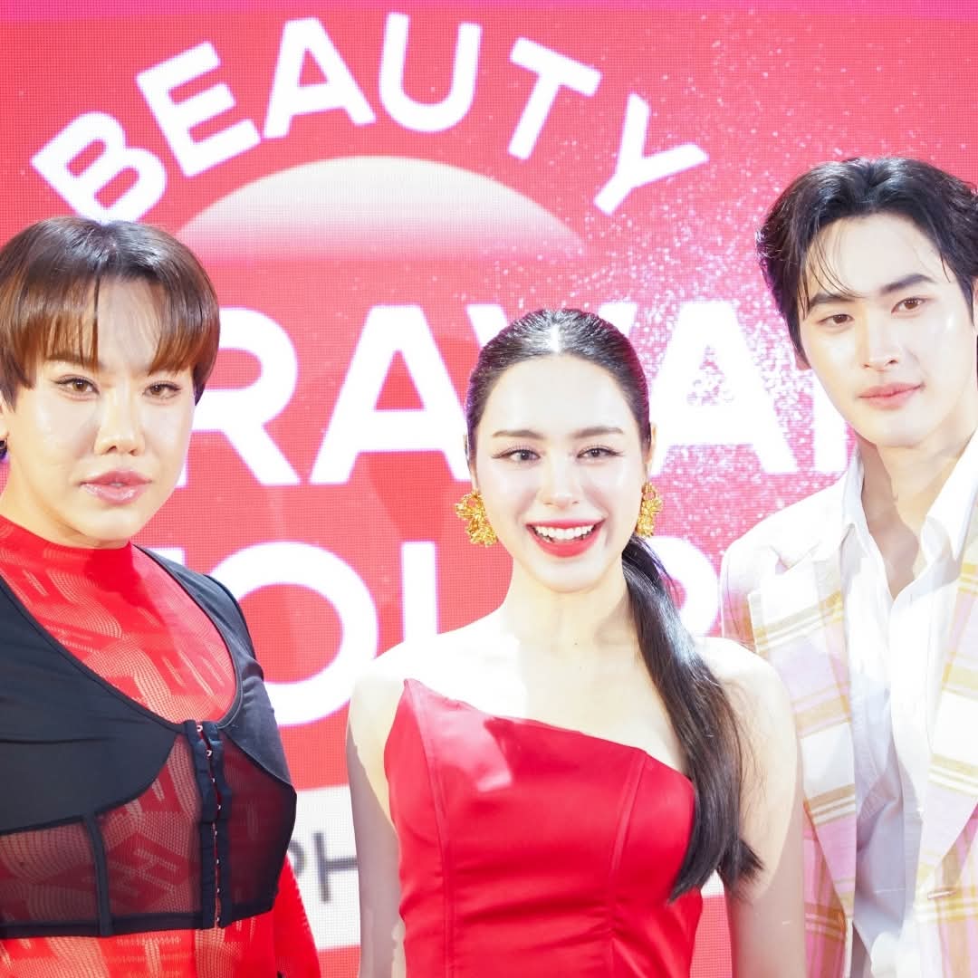 KaoNoppakaoTH's tweet image. 🙏ฝากพี่ๆน้องๆกดไลค์ รีโพสต์ คอมเม้นขอบคุณทางเพจ BEAUTRIUM กันเยอะๆนะคะ ✨️❤️
Facebook : beautrium
🔗facebook.com/share/p/1DT2Pb…

✨ ภาพบรรยากาศความฟิน X3 มาแล้ว ✨
JojixLemonMe Let’s Fin In BEAUTRIUM

แฟนๆ มารวมตัวกันแน่นจังที่บิวเทรี่ยม ซีลอน จ.ภูเก็ต
อบอุ่น สนุก และฟินใกล้ชิดกับ…