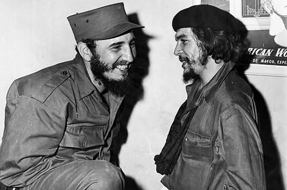 cimex_cuba's tweet image. 🗣 “En los nuevos campos de batalla llevaré la fe que me inculcaste, el espíritu revolucionario de mi pueblo; la sensación de cumplir con el más sagrado de los deberes: luchar contra el imperialismo donde quiera que esté; esto reconforta y cura con creces”.

#CheVive ✊️