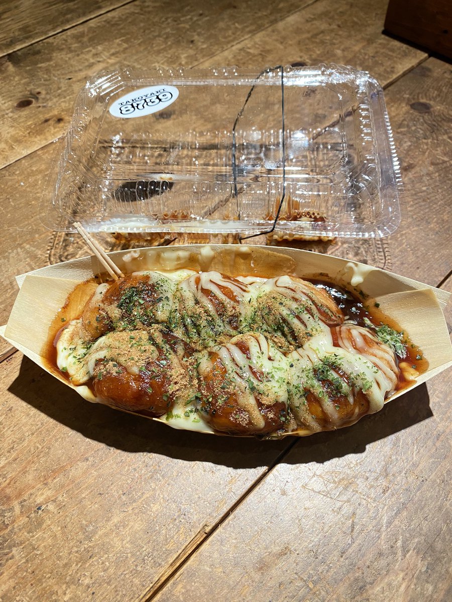 今日も朝から店長魚の仕入れに行って
買ってきたのがこれでした🐙( '-' 🐙 )ﾀｺ

今日の海鮮丼に乗っけるつもりでしょうか🤣