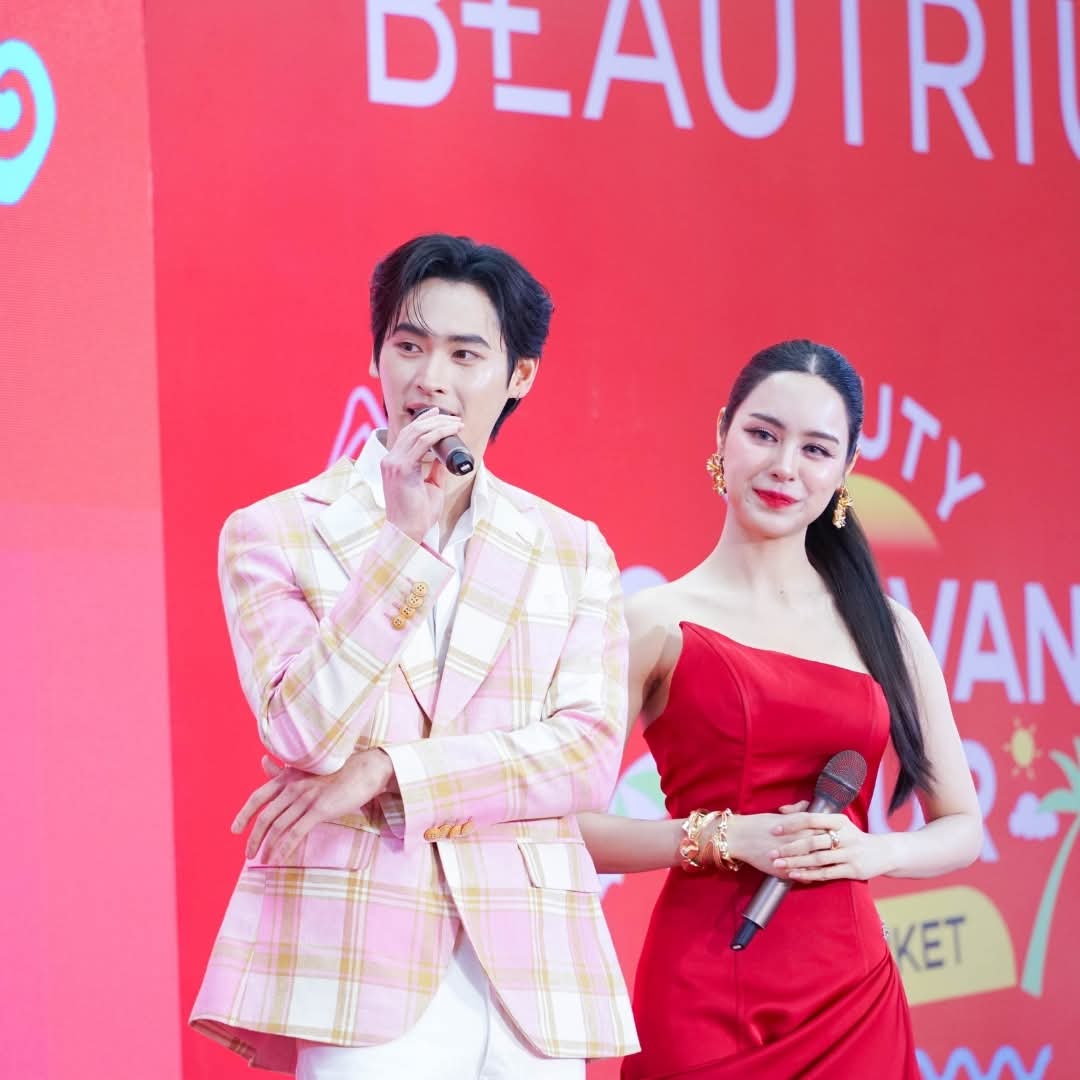 KaoNoppakaoTH's tweet image. 🙏ฝากพี่ๆน้องๆกดไลค์ รีโพสต์ คอมเม้นขอบคุณทางเพจ BEAUTRIUM กันเยอะๆนะคะ ✨️❤️
[1]

Facebook : beautrium
🔗facebook.com/share/p/1DT2Pb…

✨ ภาพบรรยากาศความฟิน X3 มาแล้ว ✨
JojixLemonMe Let’s Fin In BEAUTRIUM

แฟนๆ มารวมตัวกันแน่นจังที่บิวเทรี่ยม ซีลอน จ.ภูเก็ต
อบอุ่น สนุก…