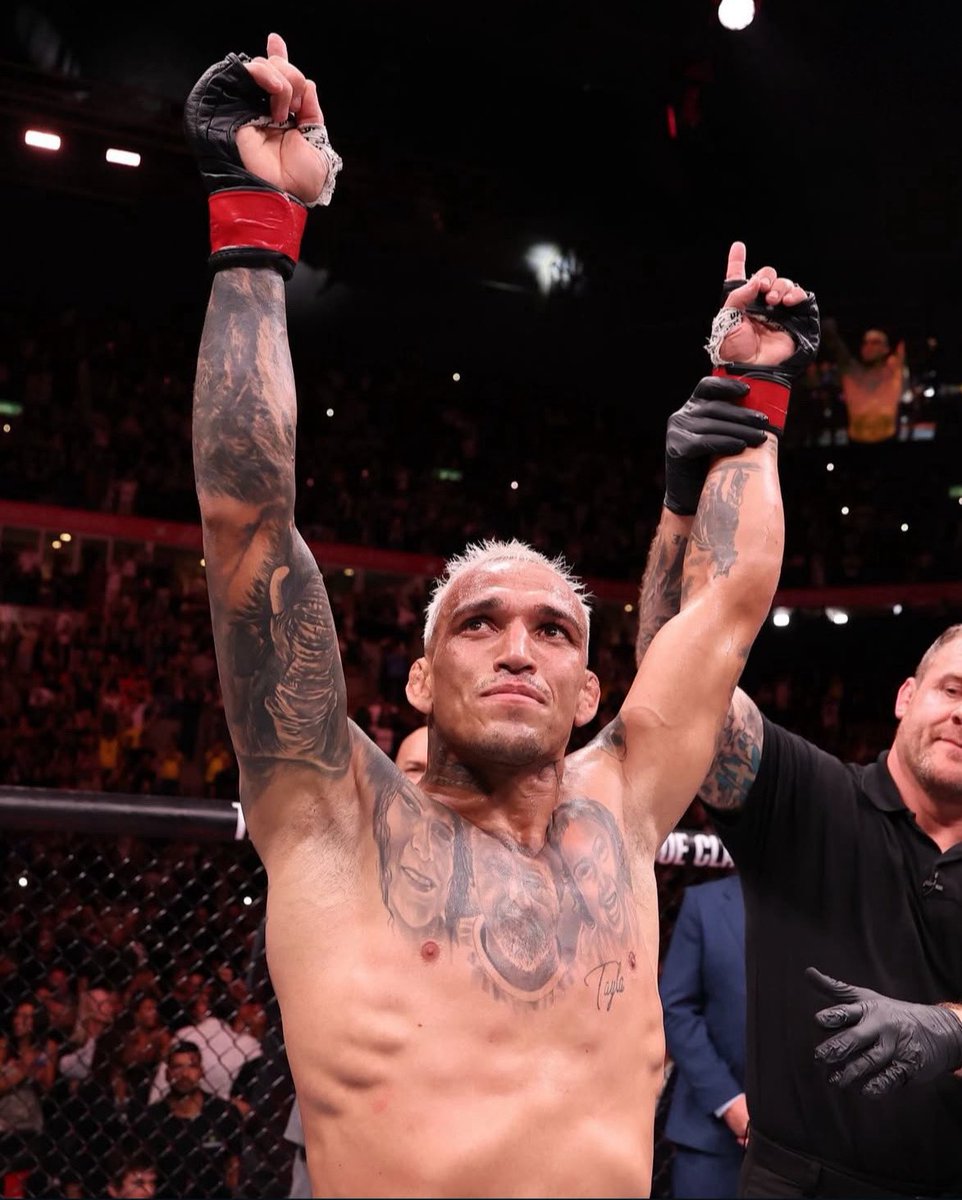 Campeón con o sin Cinturón… CAMPEÓN DEl PUEBLO <a href="/CharlesDoBronxs/">Charles 'DoBronxs' Oliveira</a> 🦁🙌🏻🇧🇷 #UFCRio