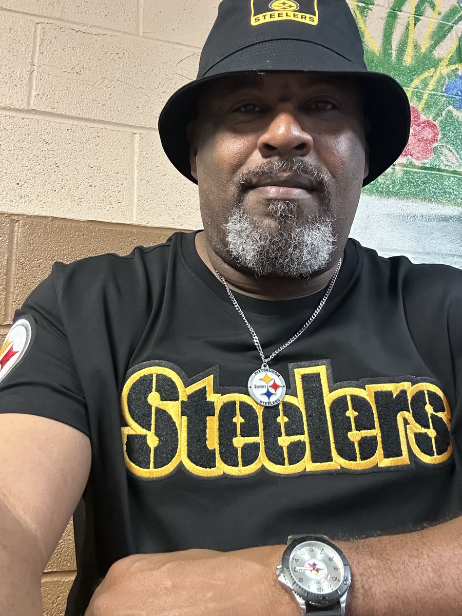 brochuck90's tweet photo. 🖤💛🤙🏾 https://t.co/ihb1d0aQ9T
