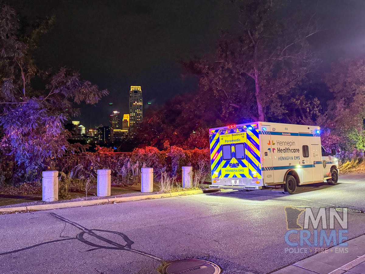 MN_CRIME's tweet image. MINNEAPOLIS: 100 E. River Rd. – Emergency crews are conducting a technical rescue after a man reportedly fell down the river bluff.

Initial reports indicated the man is stuck anywhere between 30 and 100 feet down the embankment. Minneapolis Fire crews have launched boats and…