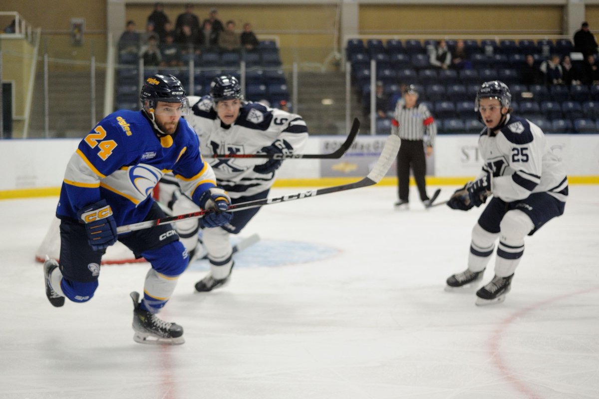 LegerNormand's tweet photo. @aiglesbleus 3 @StFXAthletics 2 hockey masculin samedi, buts de Jérémy D'Astous en tirs, Olivier-Luc Haché et Thomas Pelletier https://t.co/HrBpzbUaoA