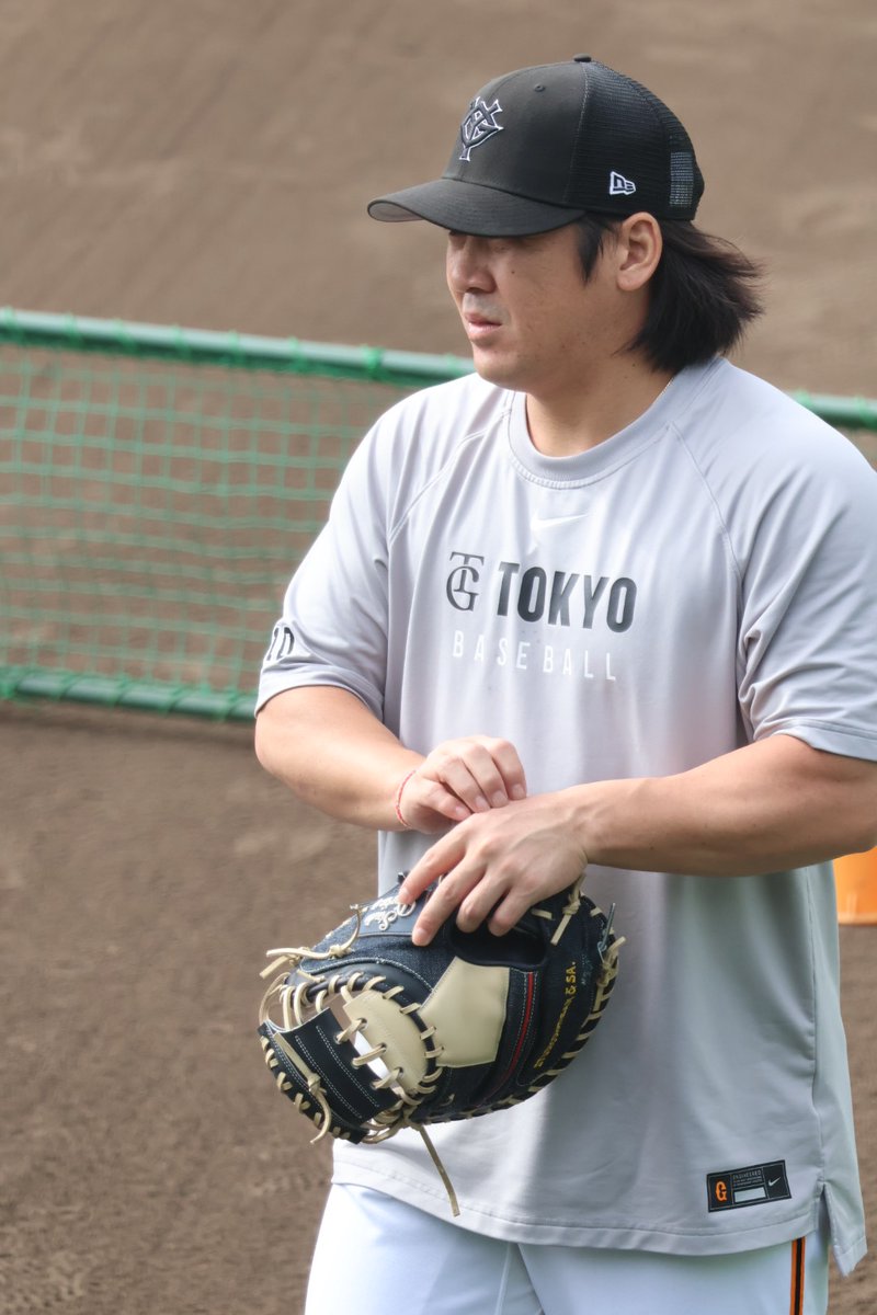 shishamo_out's tweet image. ミットを手にベンチから登場！
嬉しかった😭
20251011@ジャイアンツ球場
#giants
#甲斐拓也