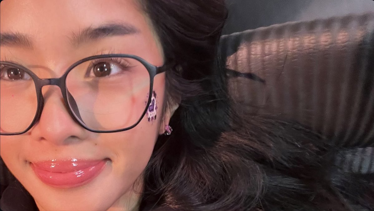 yoonzaner's tweet image. What a good day to be an eyekon Yoonchip and Dani your next