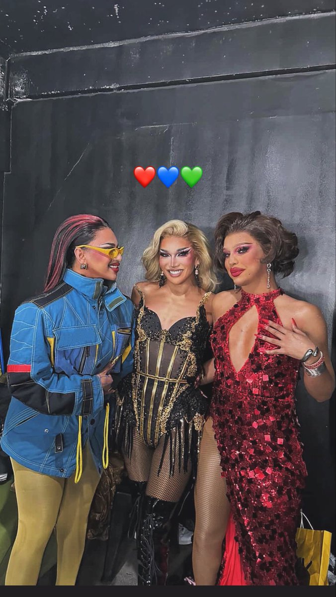 mintyfreshhub's tweet image. “❤️💙💚”

via Shewarma’s IG story