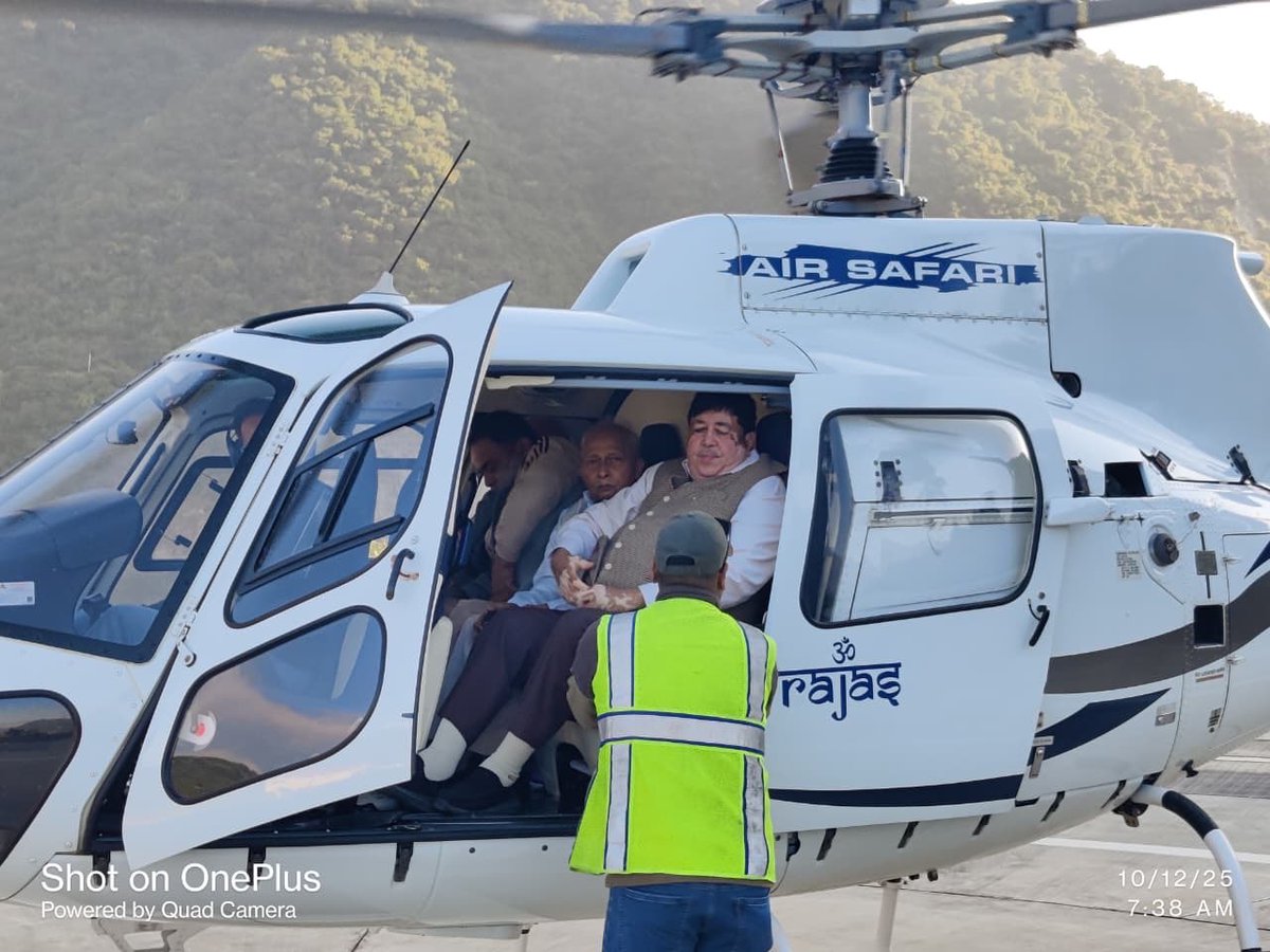 श्रीनगर (उत्तराखंड) से बद्रीनाथ ओर केदारनाथ के लिए प्रस्थान किया।