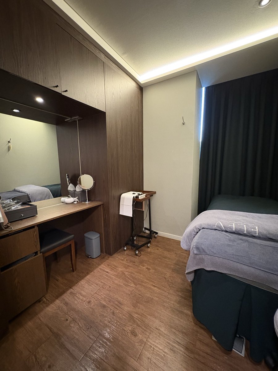 iamaina1026's tweet image. エレーブクリニック💖@elevclinic__jp

韓国で肌管理してきた🥹
色素沈着を治せるレーザーや鎮静管理とかしてきたよーー♡♡

施術して2週間経ったけど、めちゃくちゃ肌がピカピカ✨院内も凄く綺麗で個室だし、スタッフの皆さんも優しくて本当に最高だった🥰
#pr