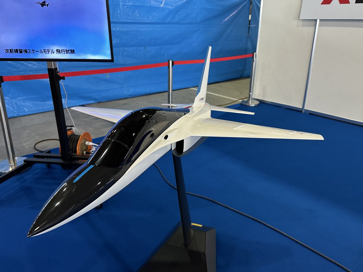 MHIの「次期練習機 国産開発案コンセプト」。個人的には機関砲口が開い
