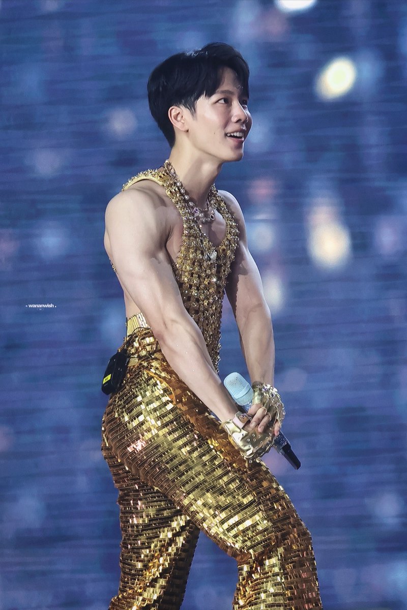 (11/10/25)

มาถึงจุดเบ่งกล้ามโชว์ 

<a href="/warwanarat/">ว</a> #warwanarat 
#ดอกนีออนรอรักมื้อแรก
YINWAR CONCERT DAY1