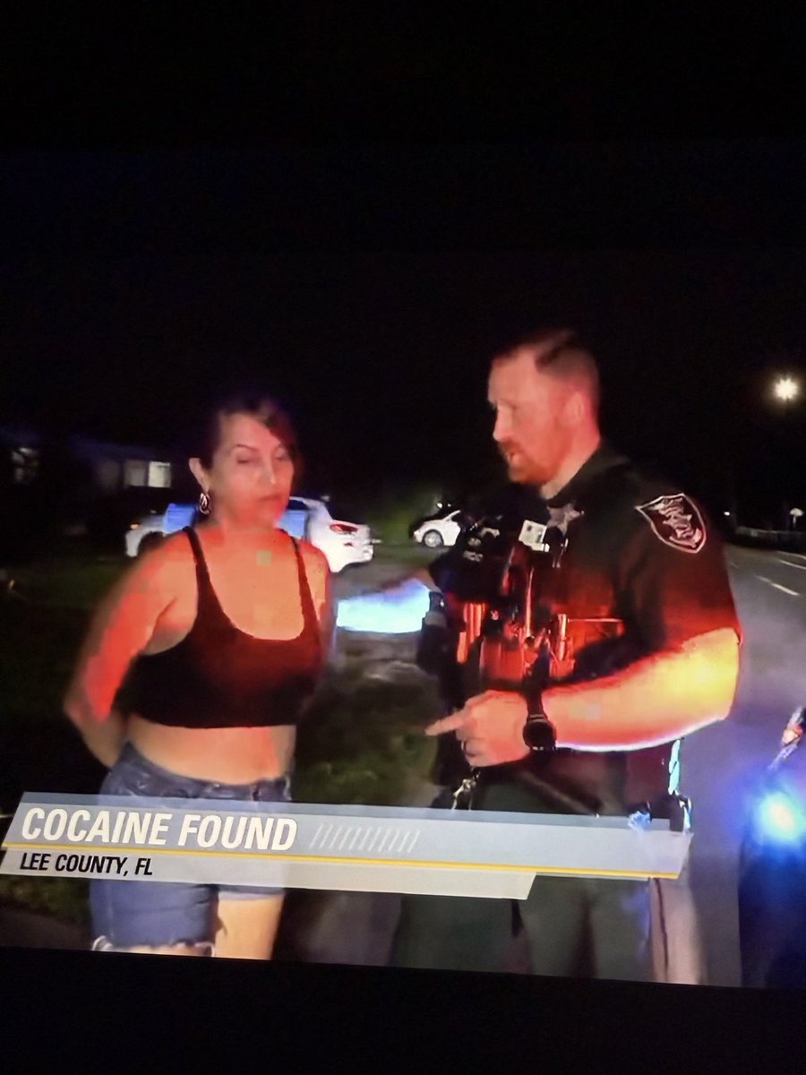 edscala's tweet image. The officer sees this woman exit a “known drug house” finds cocaine on her. Why not go after the people in the known drug house? @ReelzChannel @OfficialOPLive #oplive #oplivenation @Garriottkatie41 @LividPd @YouKnowItsVegas