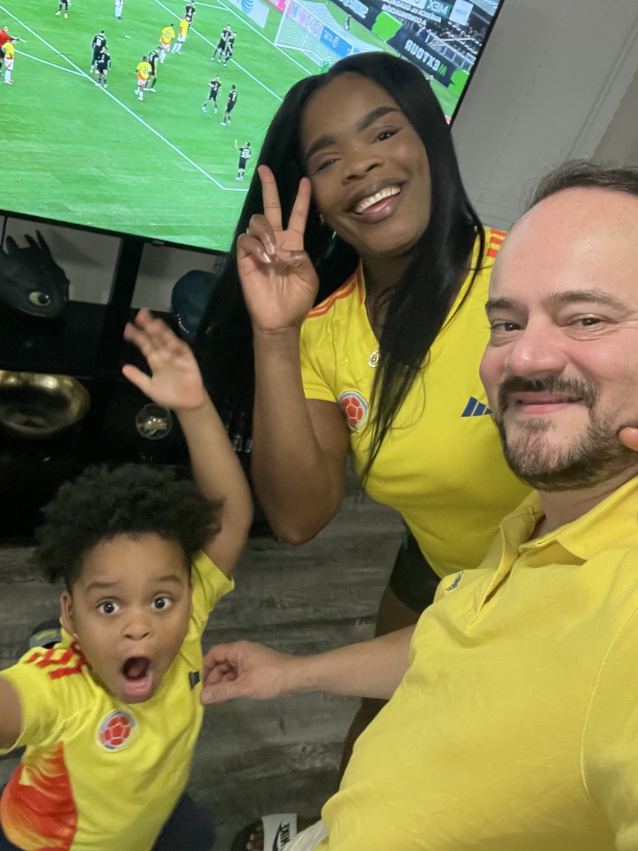 nidarraga83's tweet image. #compaVsParce disfrutando del partido