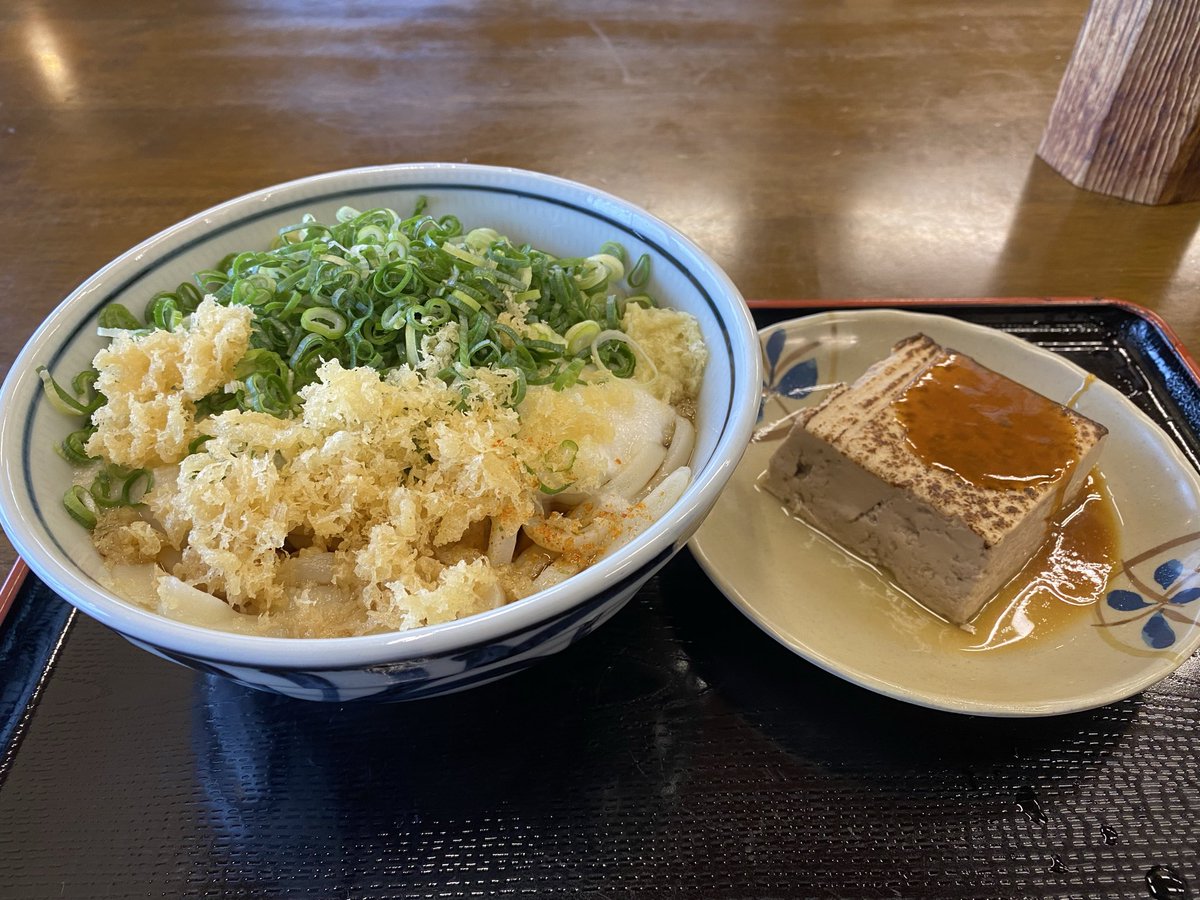 takasan070411's tweet image. 本日の朝うどんは
根っこ三谷店にて

とろろぶっかけ（大）

どこのうどん屋もいっぱい💦

#讃岐うどん
#根っこ