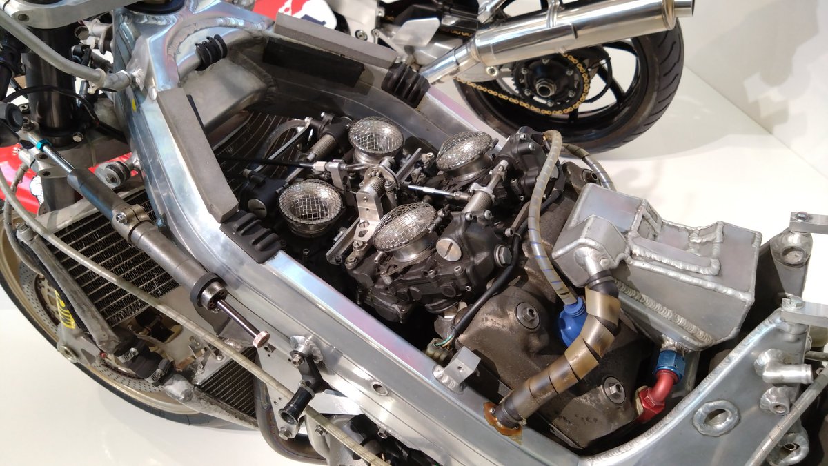 speedtricker's tweet image. V4マシンを見にV4マシンで行く(笑)
やっと来れました！
#RC30 #V4 #ForceV4