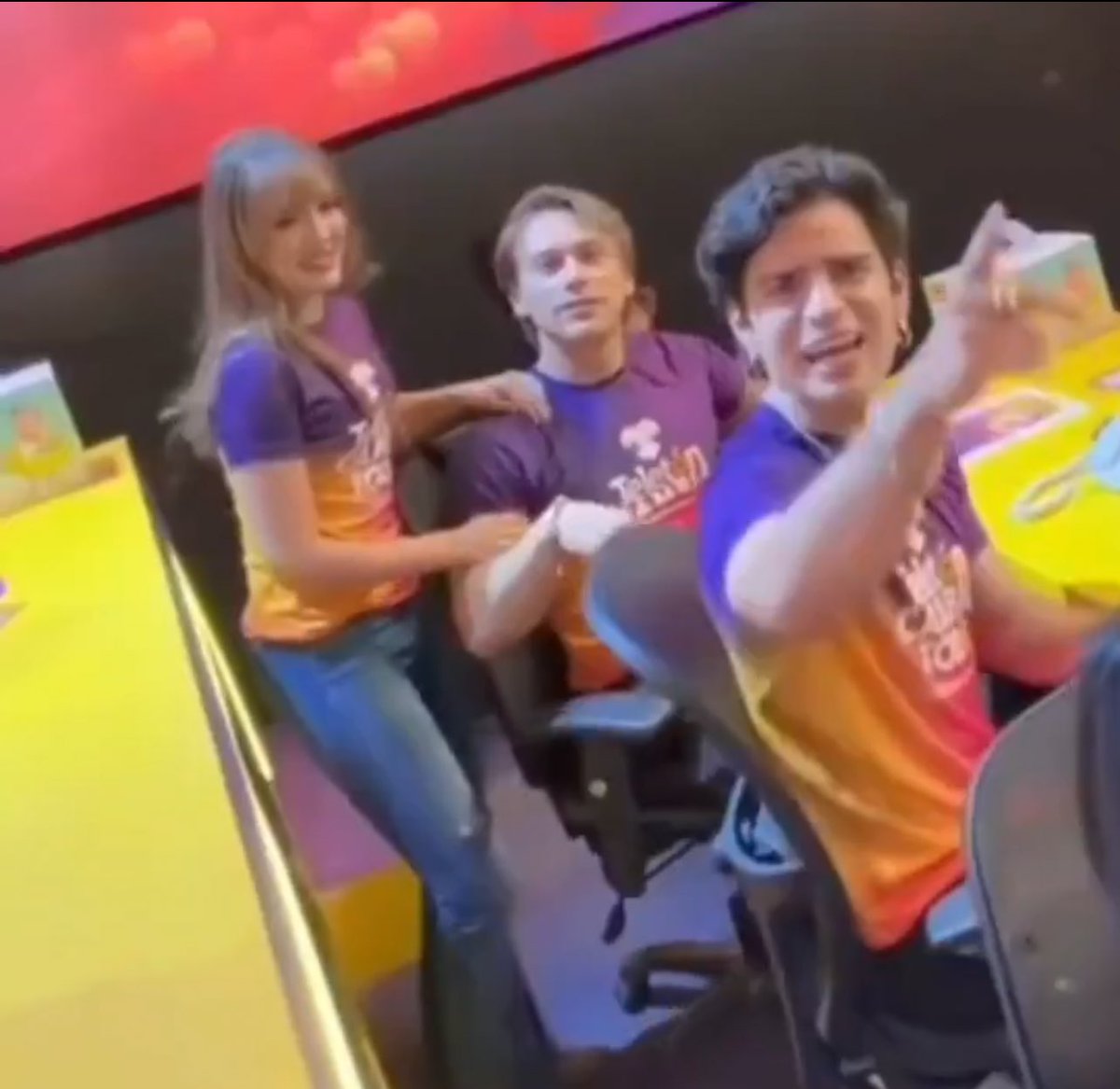 alanisdpriveros's tweet image. Asi JAJAJJAJAJ