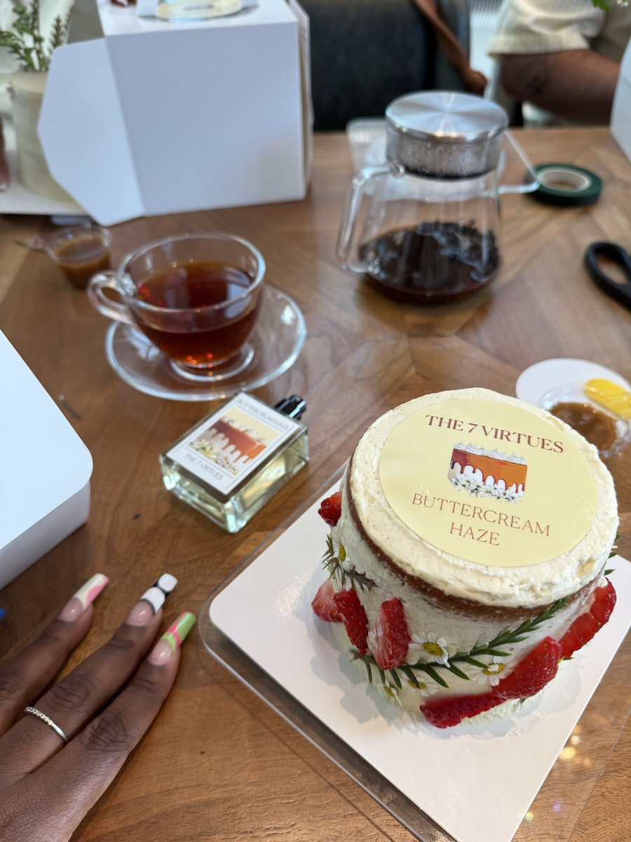 Went to a cake decorating class with The 7 Virtues for their new launch Buttercream Haze 🍰😋