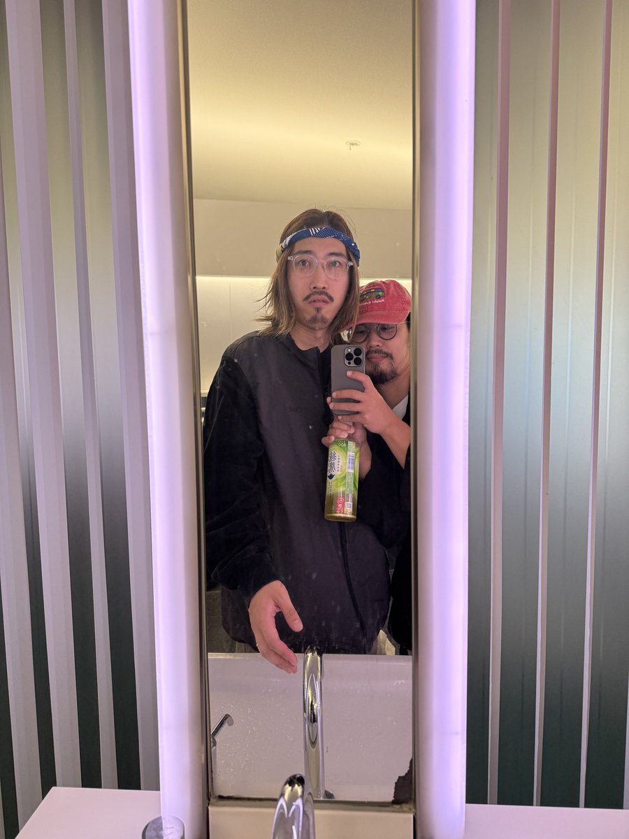 昨晩バスクのスポーツでした。
呼んでくれたFNCTRほんっとに最高だったし大感謝、pile of hexもキツネの嫁入りもつよつよ、バンドみんなで打ち上げも久しぶりで楽しかったヨ〜泣
そして足を運んで観に来てくれたみなさんマジでありがとうございました😭❣️まだまだバスクのスポーツブチ上がっていきます