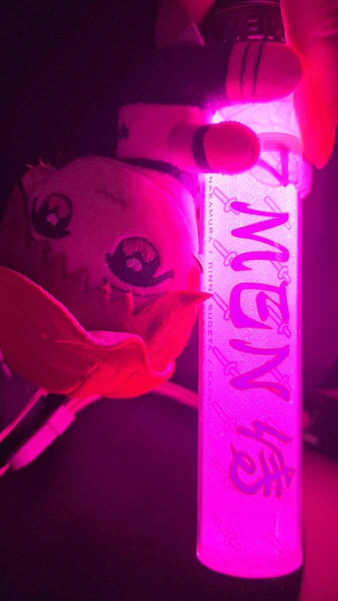__candyco's tweet image. 福岡キター！
アリーナだから近いけど、スタンドの一番裏で死ぬ😇
ペンラ、ブチあげてやる👊

#KEYTOLITArenaTour2025WAKEUPTHEFOOL
#中村嶺亜