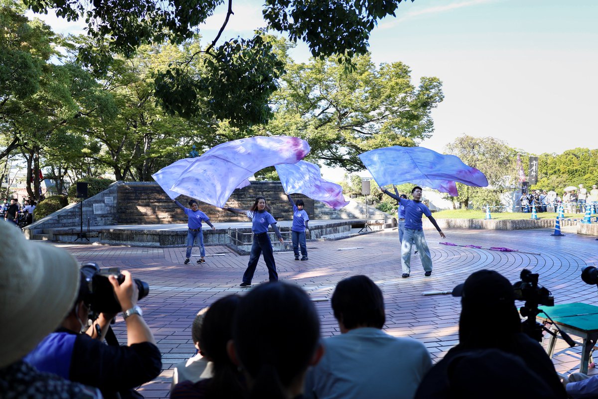 26eika's tweet photo. MooNDusT Colorguard【 @MooNDusTCG 】
#MIO2024 #マーチングインオカヤマ2024
フラッグのデザインやショーのお衣装がとっても繊細で美しい。なんと手染めしたフラッグもあるとか。そんなところにもぜひご注目ください🏳💙💜🌙 https://t.co/vn9xcxU7N1