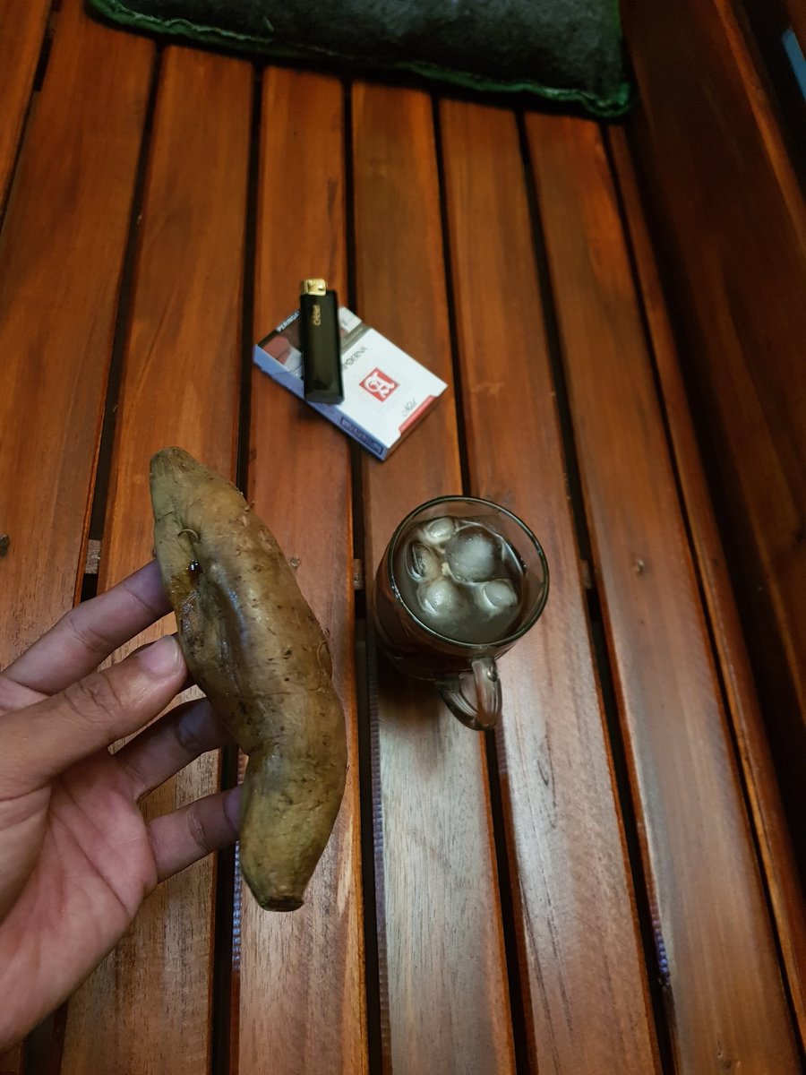 ada_dede's tweet image. Menu kesultanan menjelang siang ..ubi cilembu dengan perpaduan segarnya rasa yang menyenangkan dari seduhan coldbrew