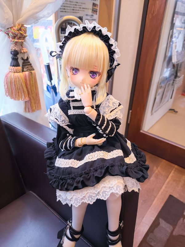 こんにちは、ラピです( ܸ ⩌⩊⩌ ܸ )オタク向け美容室ロップイヤーは今日も元気に営業しています✂本日2人体制で22時まで営業営業しております✨よる付近にはまだ少しだけ空きがありますので良ければ遊びに来てくださいね(⋆ᴗ͈ˬᴗ͈)”明日、明後日、明明後日はご予約はほぼ満席となっております。