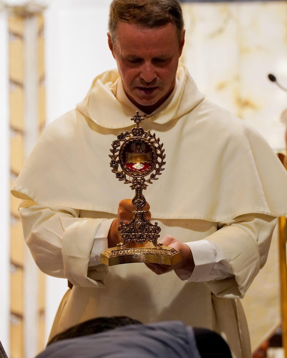 monkmindsets's tweet image. Giving himself fully to God through the evangelical counsels of poverty, chastity, and obedience is what attracted Philip Mulryne, who once reportedly earned around £500,000 a year at the peak of his football career, to the Dominican Order. The Northern Ireland international, who…