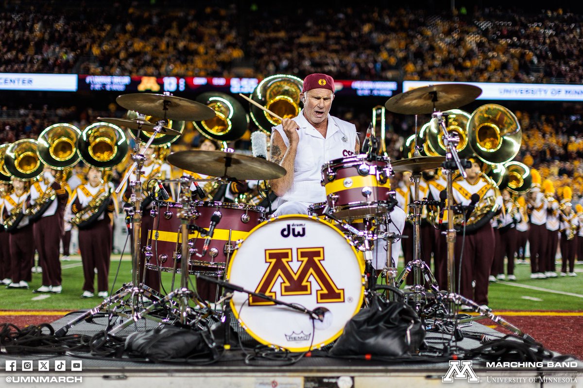 Tonight’s halftime show was RED HOT thanks to Chad Smith 🔥🌶️🥁