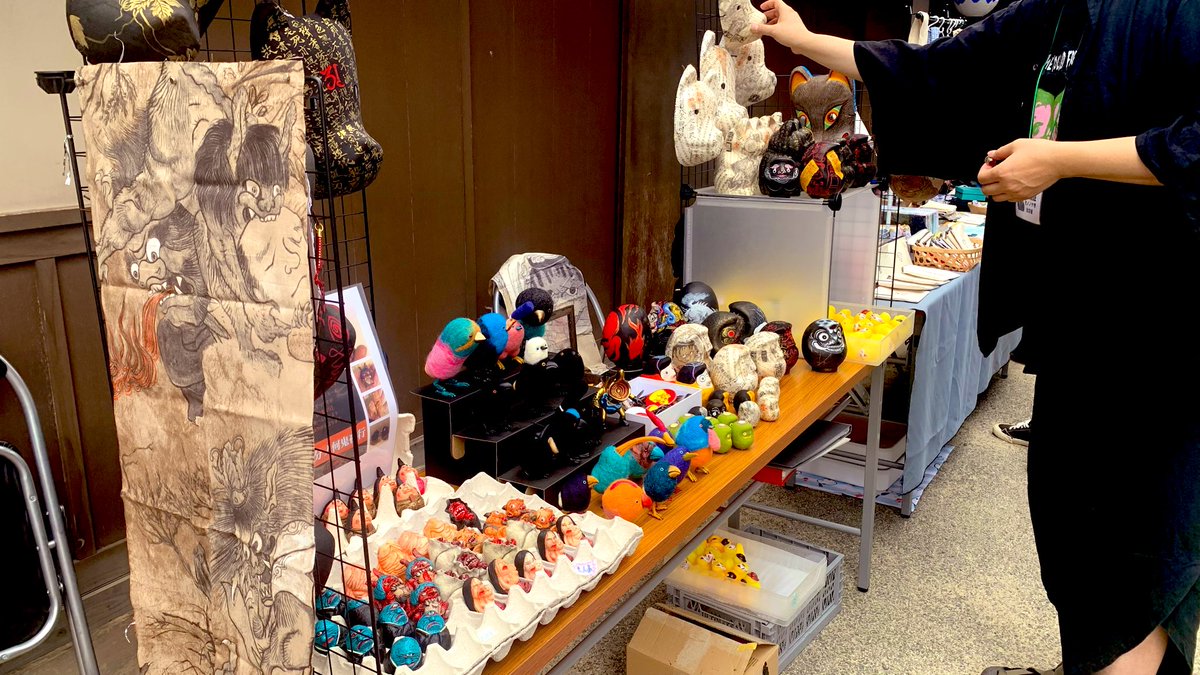 まもなく開店です∑(ﾟДﾟ)
よろしくお願いしますー！
#怪々yokai祭 #うずまさモノノケ市 
#一卵性双生児異母兄弟アートユニットスポッテッドボバンチ #ボバンチックトーイ #シリトリ #尻鳥