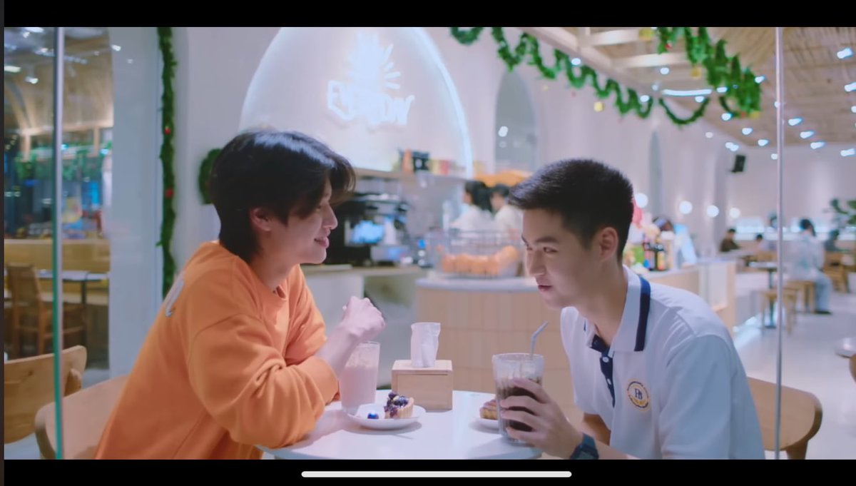 halfmyhppness's tweet image. Where are u, KitShane ? 😳🤏 

📍Everyday Mookrata Riverside 
🎞️ Boys In Love Series Ep 1 &amp;amp; Ep 12 

#BoysInLoveSeries 
#lukeso_ #mickmetas #LukeMick