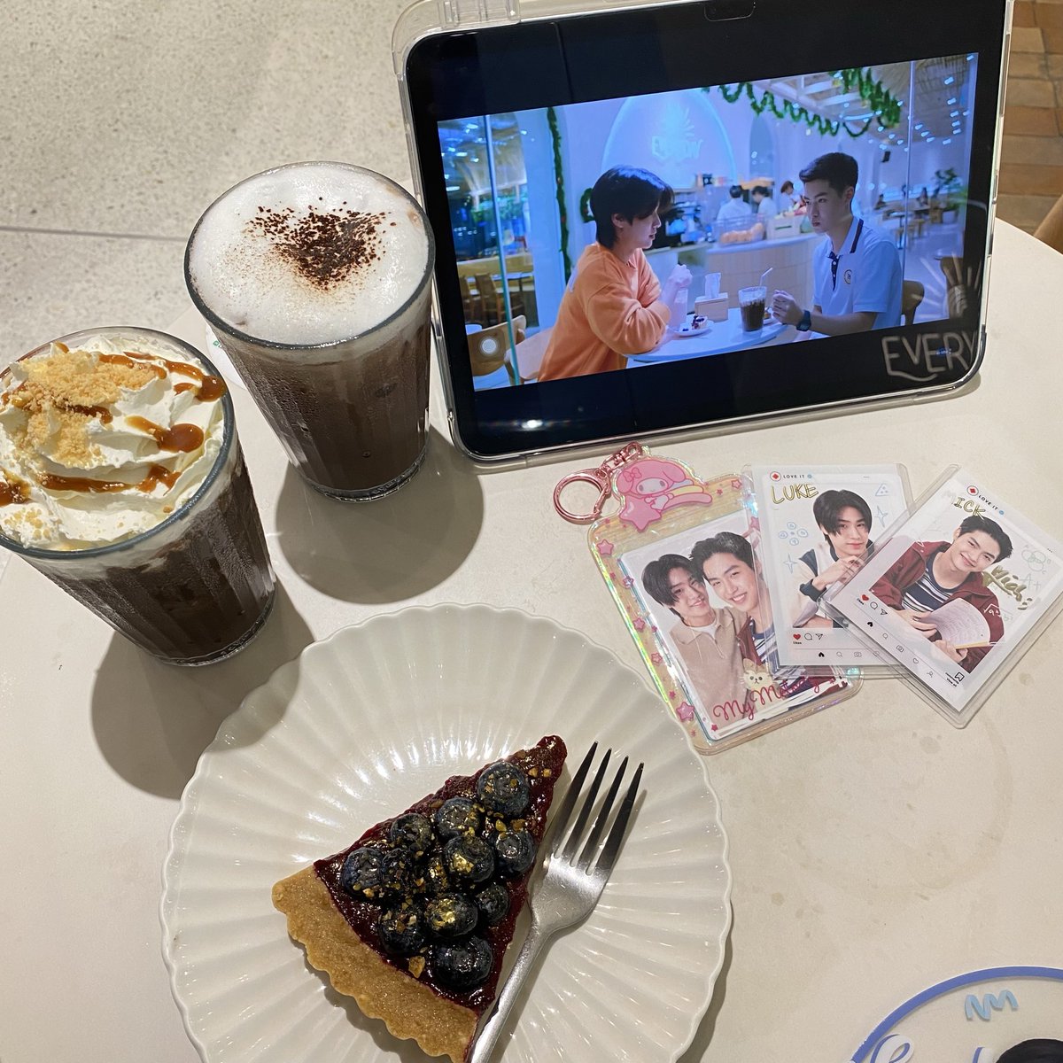halfmyhppness's tweet image. Where are u, KitShane ? 😳🤏 

📍Everyday Mookrata Riverside 
🎞️ Boys In Love Series Ep 1 &amp;amp; Ep 12 

#BoysInLoveSeries 
#lukeso_ #mickmetas #LukeMick