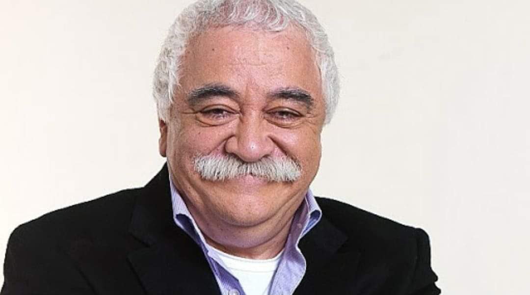 “Dik durun... Adil olun, sabırlı olun, enerjinizin sirayet etmesine müsaade edin. Daha iyi bir dünyada görüşmek ümidiyle.
Atatürk'le kalın,
cumhuriyetle kalın,
hoşçakalın."
Aramızdan ayrılışının yıldönümünde saygı, sevgi ve özlemle anıyorum...
#LeventKırca