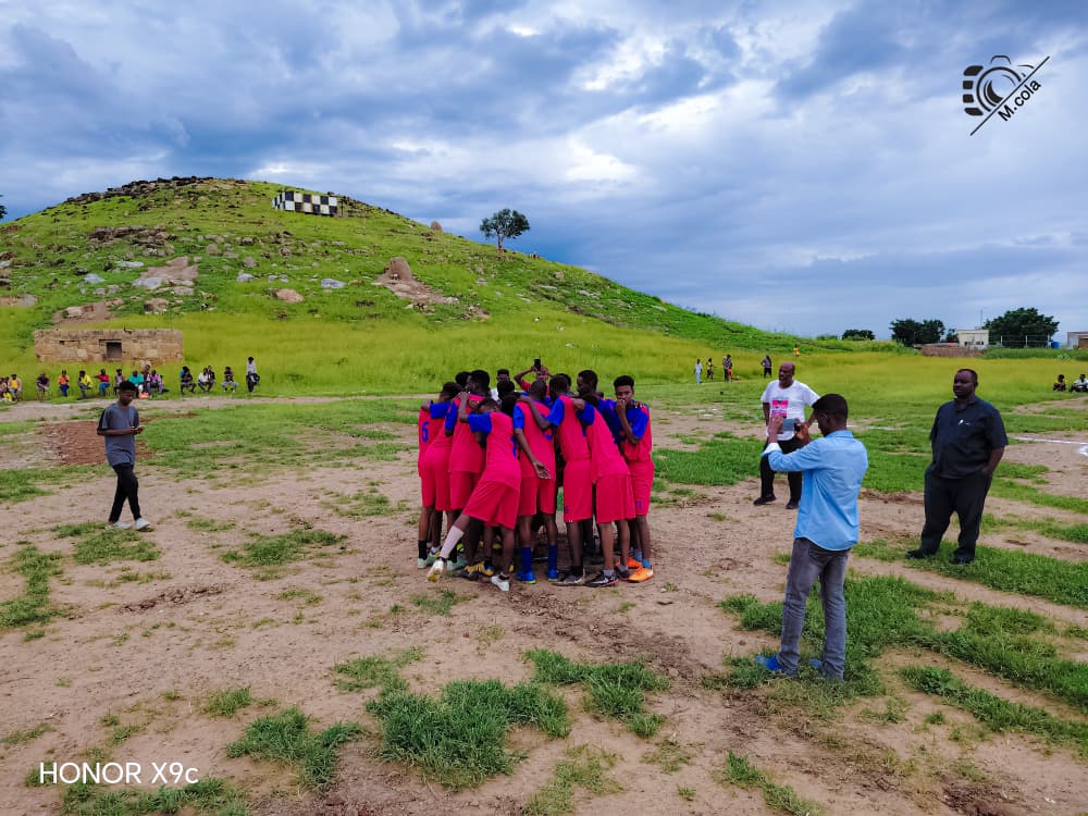 UNHCRinSudan's tweet image. In Um Rakuba camp in Gedaref🇸🇩, refugees and IDPs faced off in a football match!⚽ Camp residents &amp;amp; local authorities united in support.

Thanks to @UNHCRPartners #FIFA Legacy Fund, UNHCR implements #Sports4Protection in Sudan, bringing hope and opportunities to displaced people.